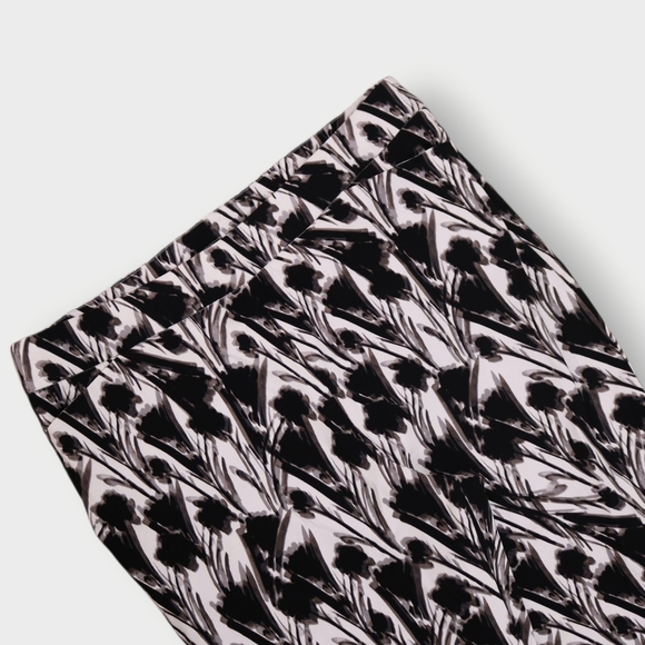 Marla Wynne Pants Black Career Elastic Waist Straight Leg Stretch Size 16W Capri - Picture 2 of 6